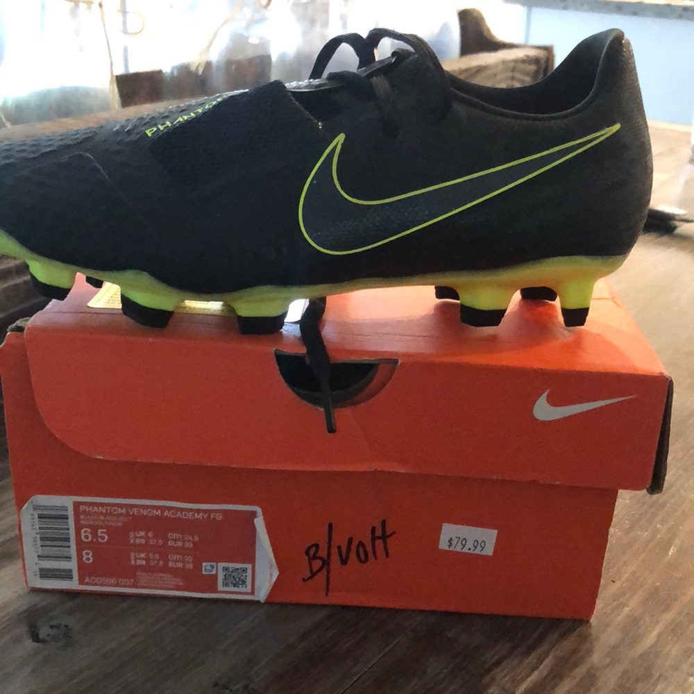 Nike phantom venom academy soccer cleats